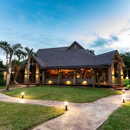 กูเดอร์สัน ดูมาซูลู ลอดจ์ แอนด์ เทรดิชันนัล วิลเลจ Villa ฮลูฮลูเว ภายนอก รูปภาพ